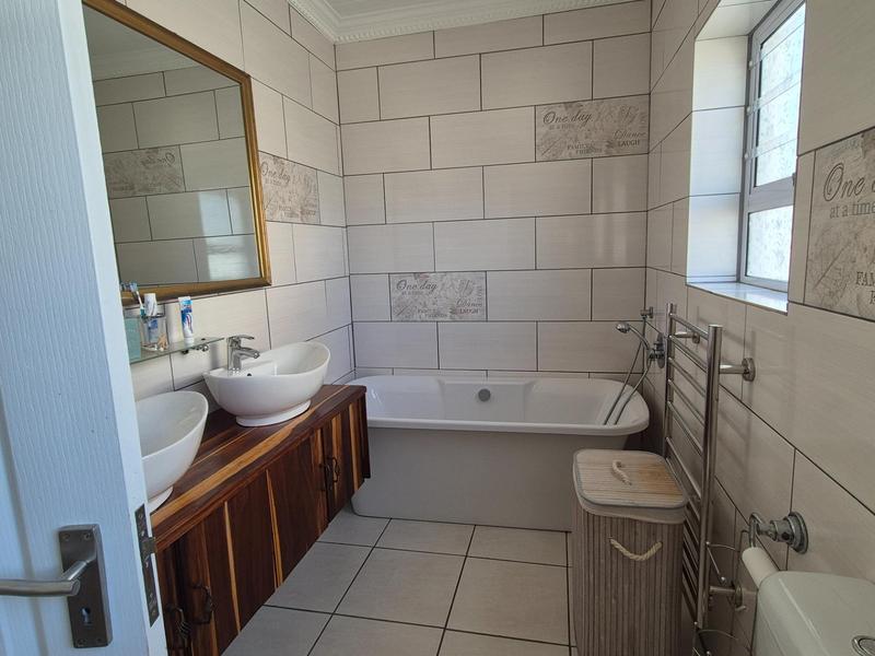 4 Bedroom Property for Sale in Kleinbaai Western Cape